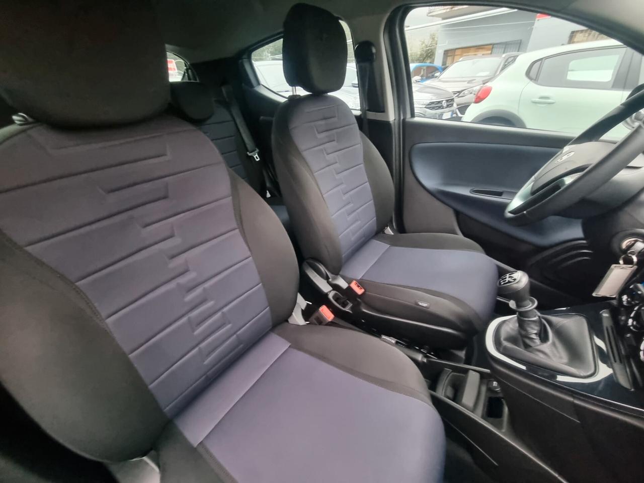 Lancia Ypsilon 1.0 FireFly 5 porte S&S Hybrid Gold Plus