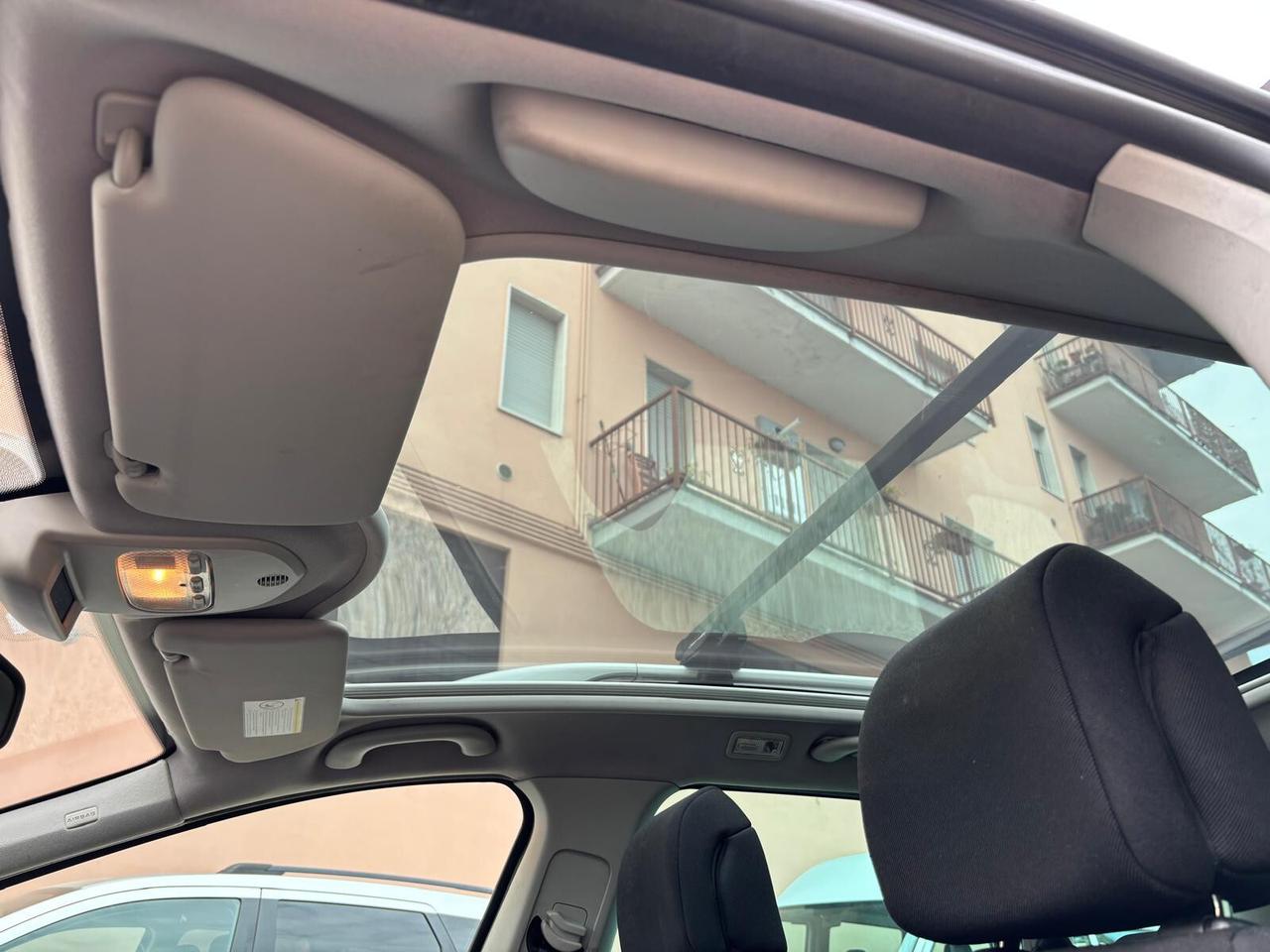 Peugeot 308 1.6 HDi 110CV SW Ciel Féline