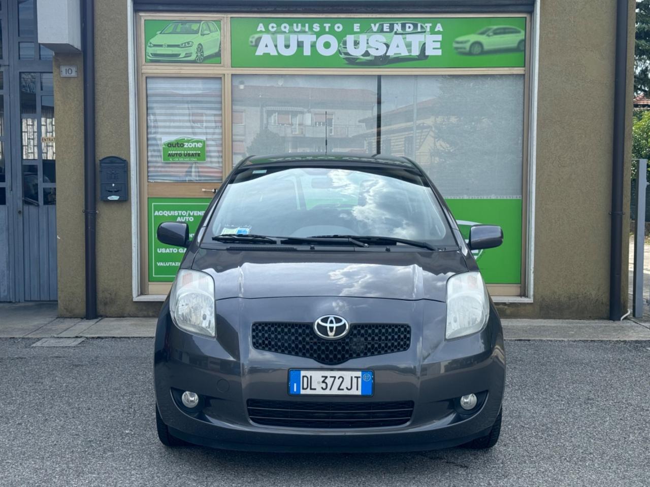 Toyota Yaris 1.3 5 porte 110.000 km NEONATENTATI