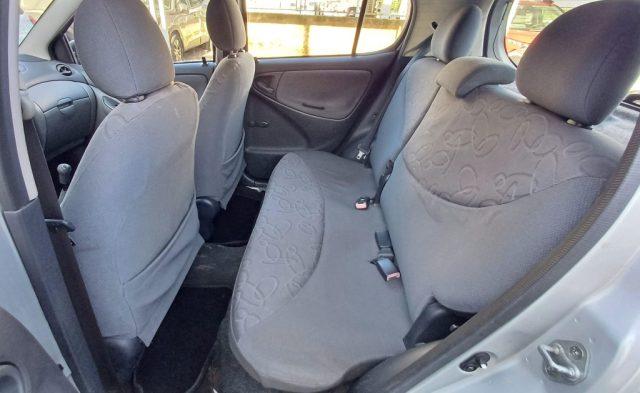 TOYOTA Yaris 1.3i 16V cat 5 porte Luna