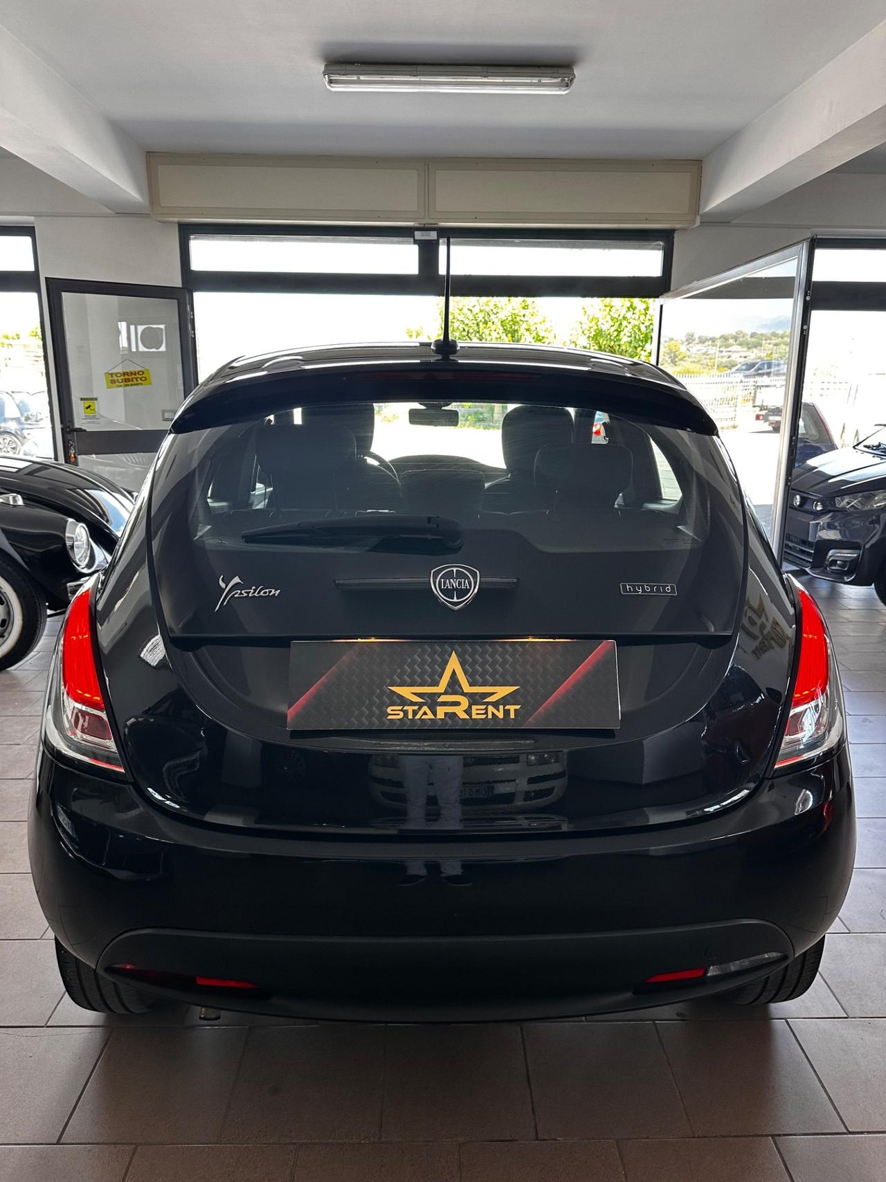 Lancia Ypsilon 1.0 FireFly 5 porte S&S Hybrid Silver