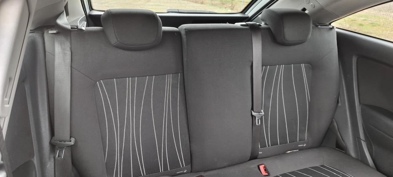 Opel Corsa 1.2 3 porte b-color