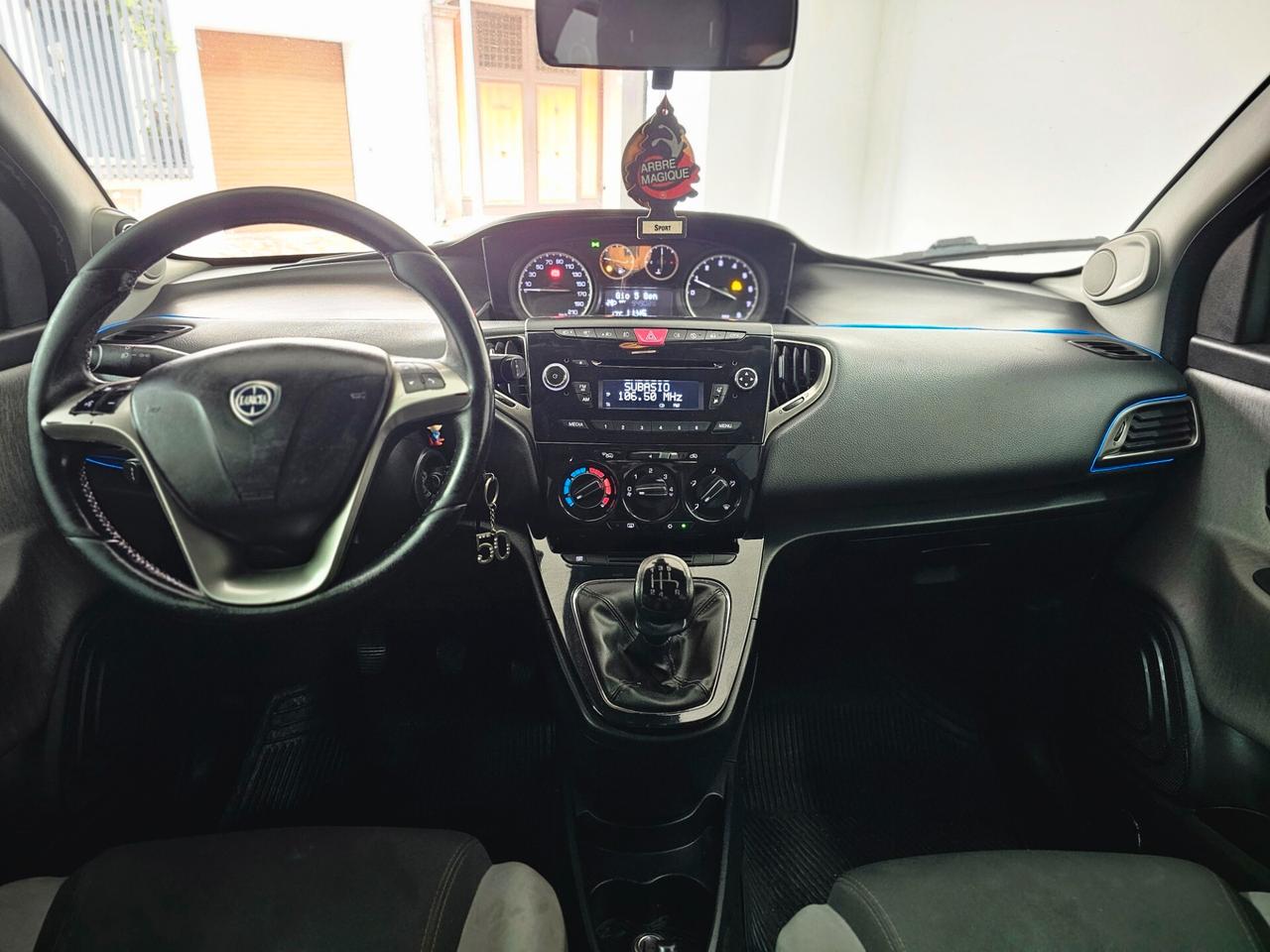 Lancia Ypsilon 1.2 69 CV 5 porte Platinum S&S