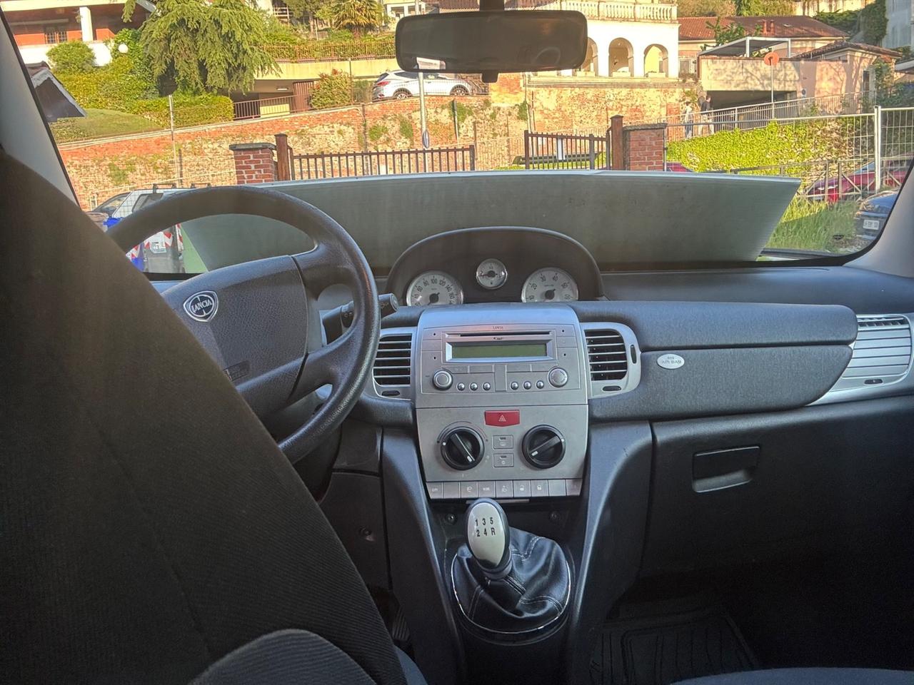 Lancia Ypsilon 1.2 benzina adatta neopatentati
