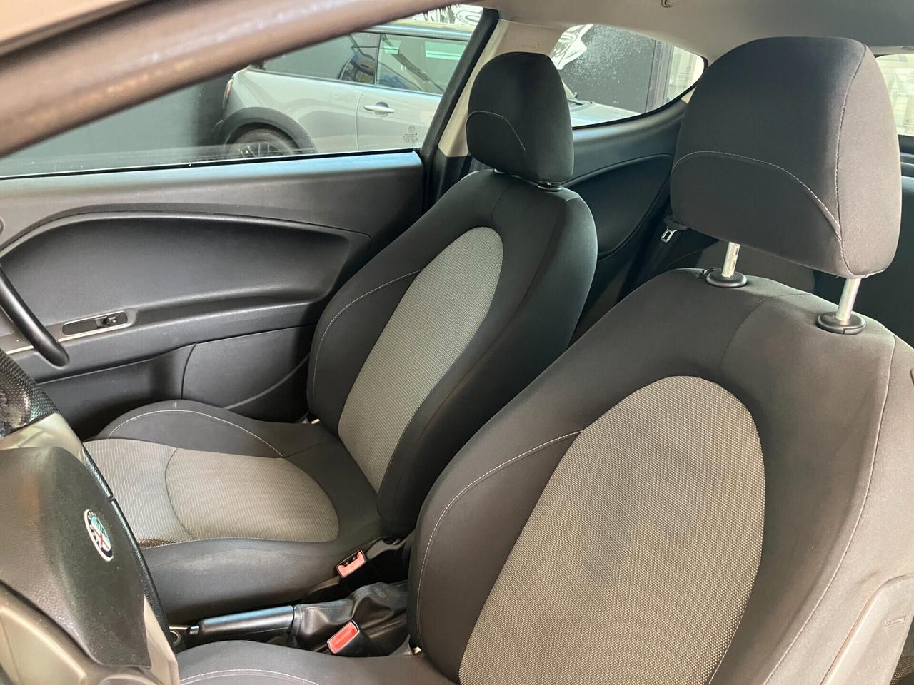 Alfa Romeo MiTo 1.4 NEOPATENTATI Distinctive Sport Pack