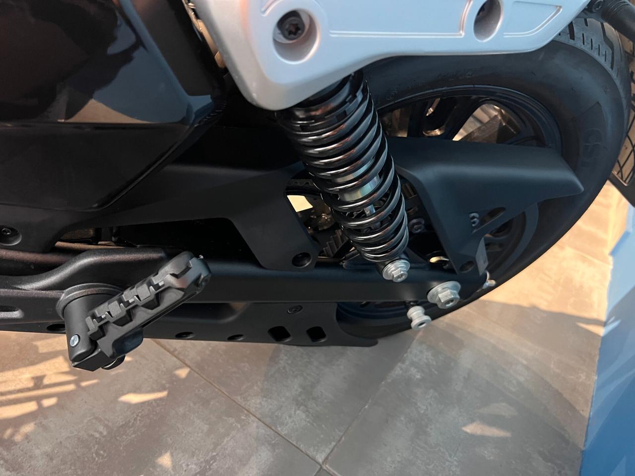 Benelli Leoncino 400 Bobber