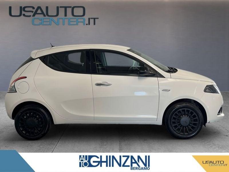 Lancia Ypsilon 1.0 FireFly 5 porte S&S Hybrid Silver