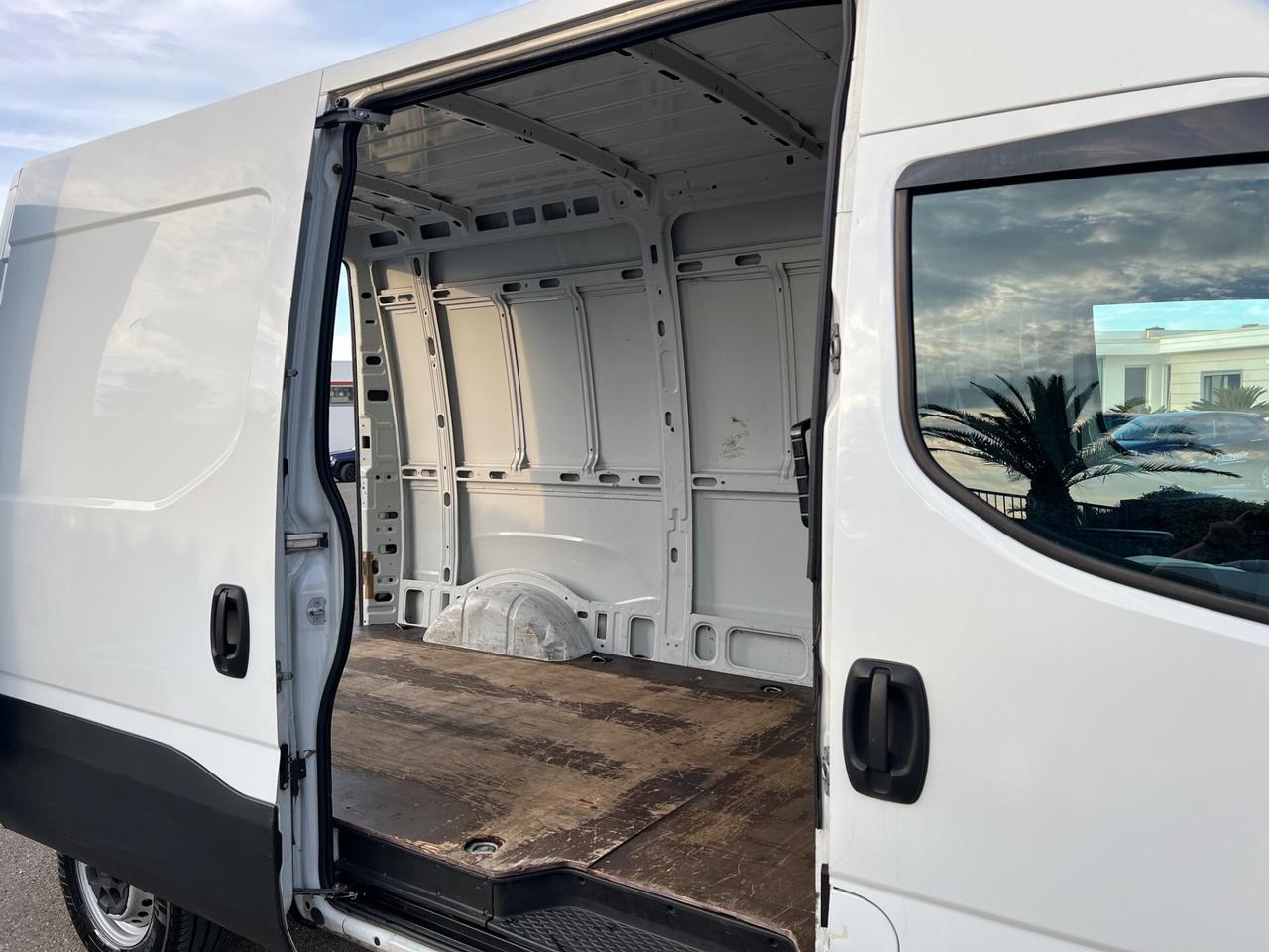 Iveco Daily 35S14 2.3 MJT 140cv L2H2 - 2017