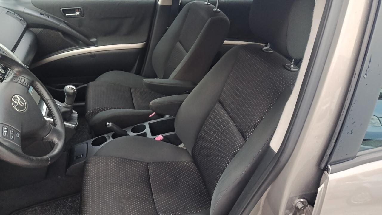 Toyota Corolla Verso 2.2 16V D-4D D-Cat
