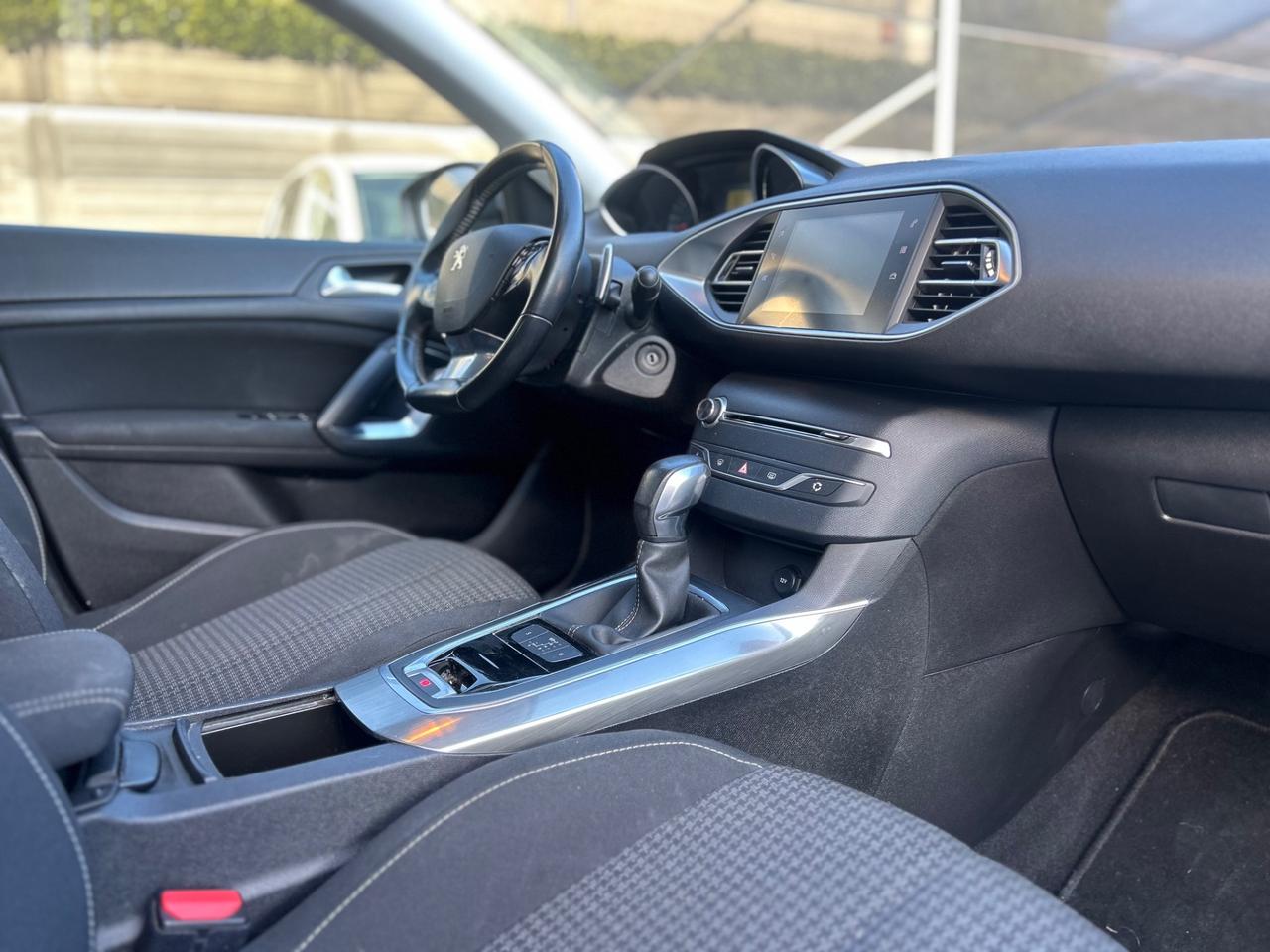 Peugeot 308 BlueHDi 120 IN ARRIVO