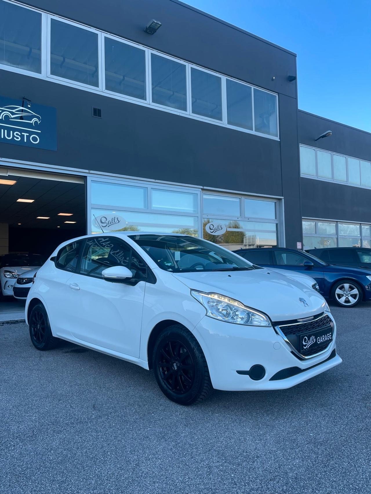 Peugeot 208 1.2 benzina Neopatentati