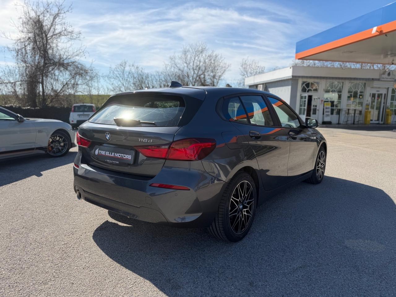 Bmw 116 116d 5p. Business Advantage