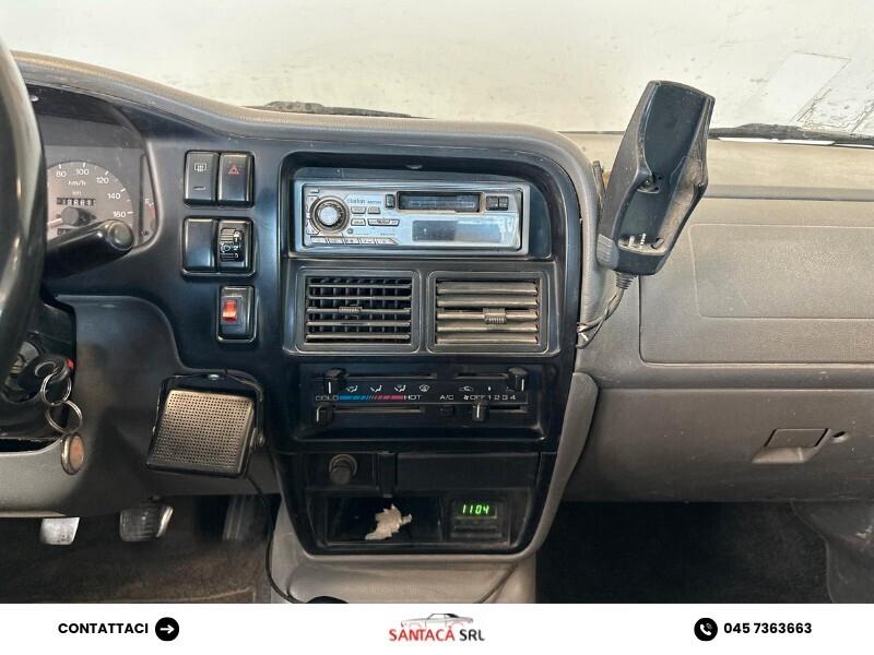 NISSAN PICK UP 4X4