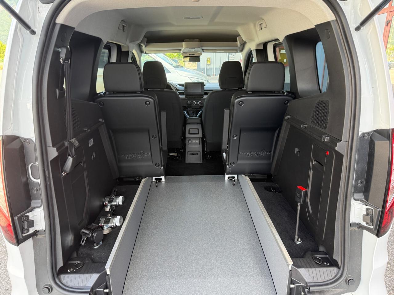 Renault Kangoo con pianale ribassato