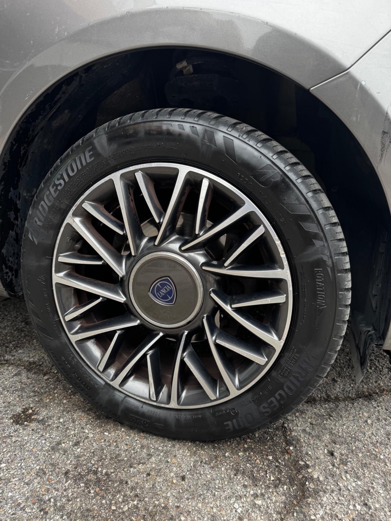 Lancia Ypsilon 1.2 69 CV 5 porte