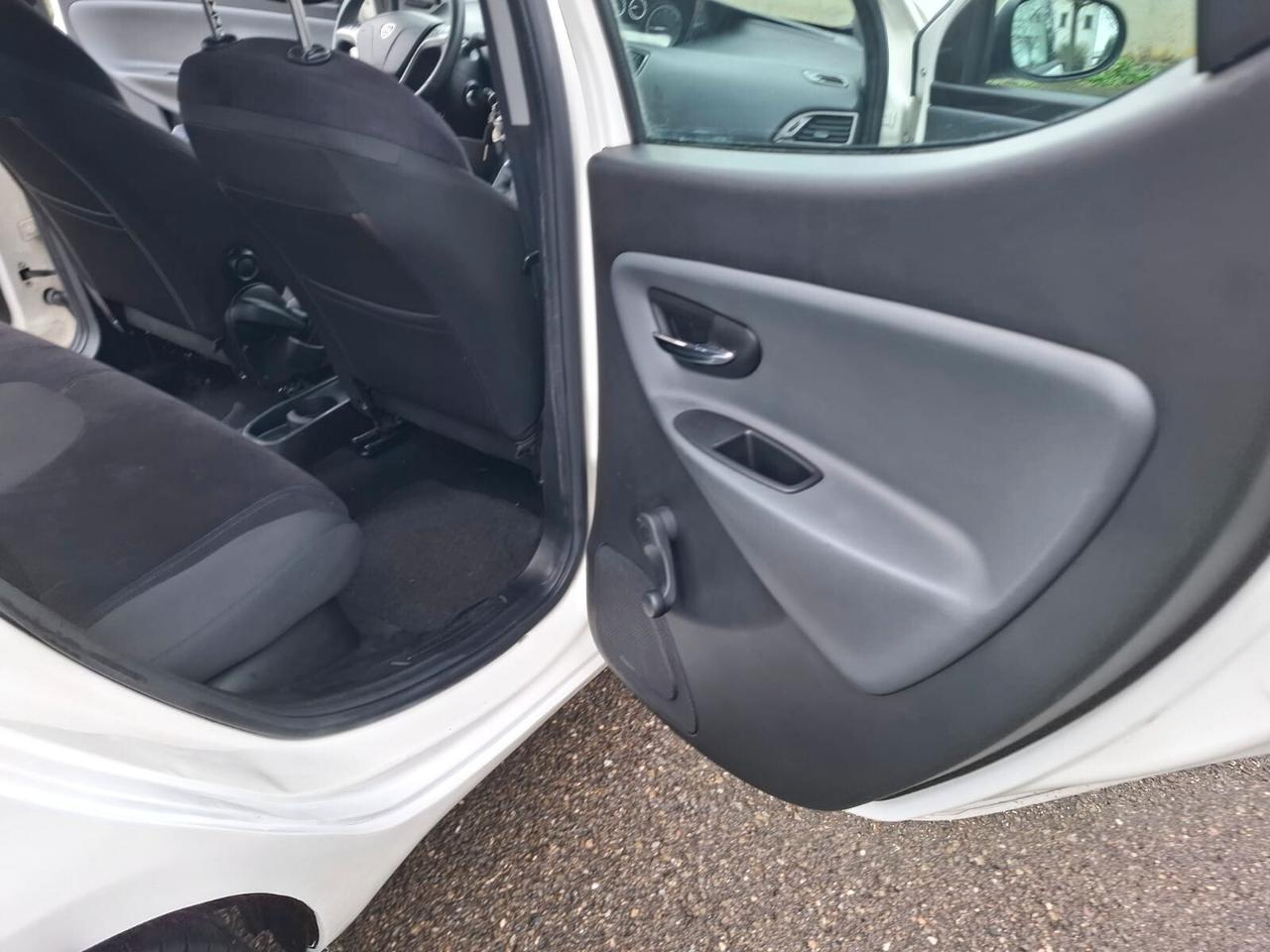 Lancia Ypsilon 1.2 del 2012 SOLO 133.000 KM