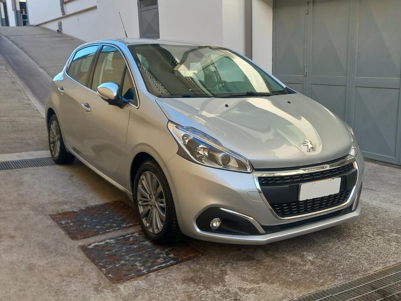 Peugeot 208 BlueHDi 100 5 porte Allure