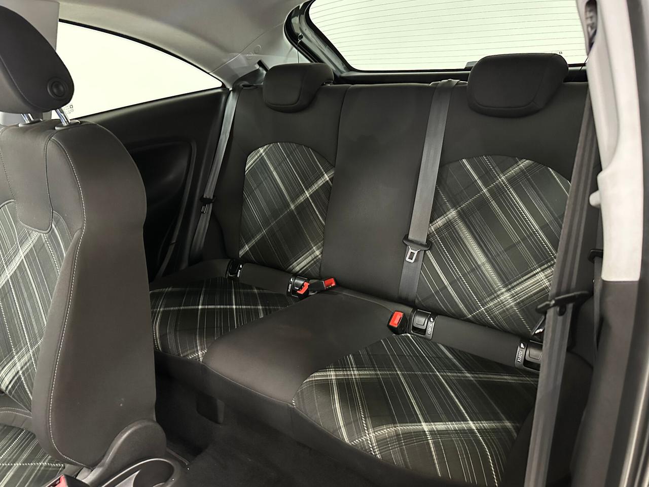 Opel Corsa 1.4 90CV Benzina Coupé b-Color - 2015