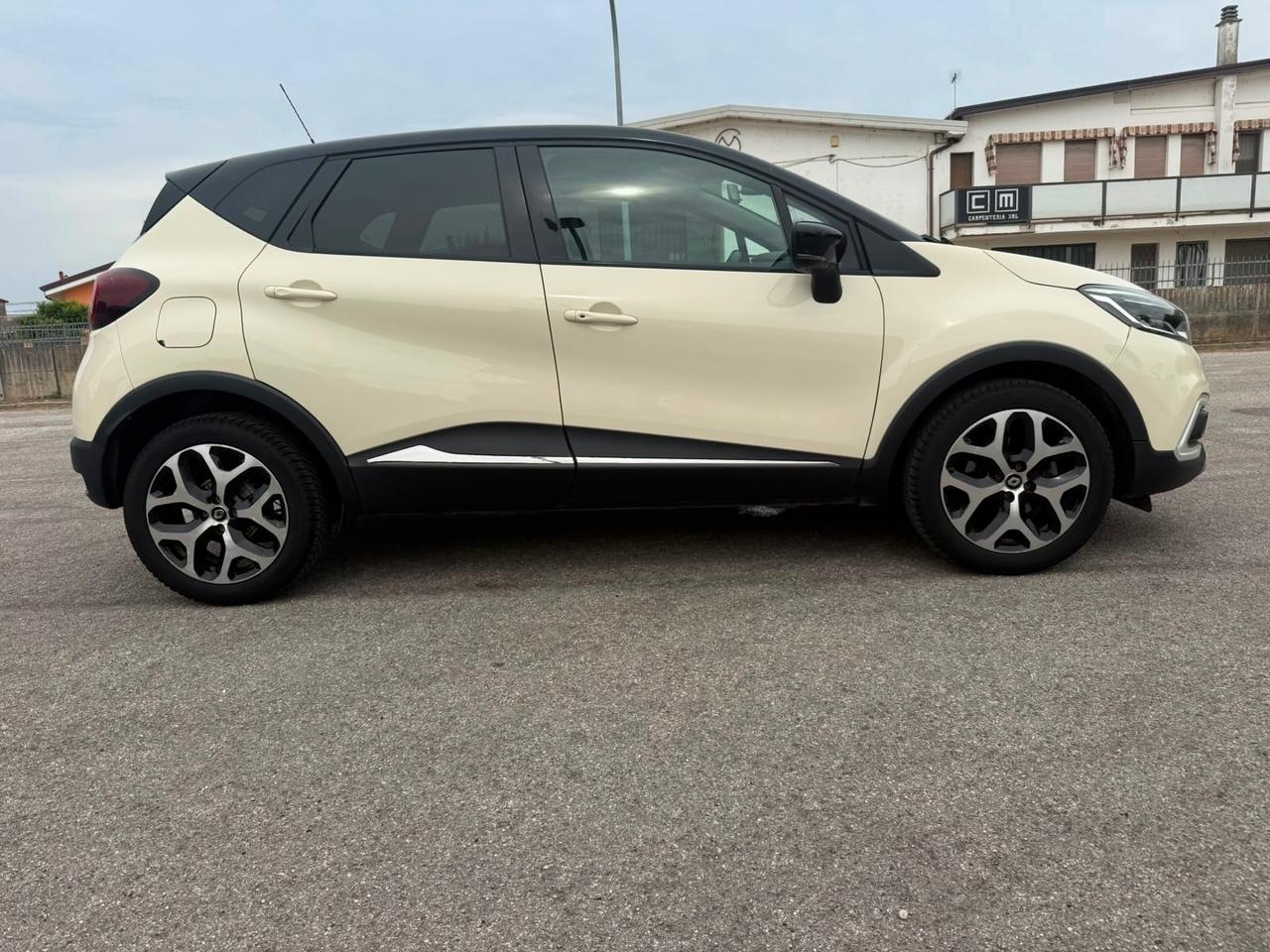 Renault Captur dCi 8V 90 CV EDC Start&Stop Energy Initiale Paris