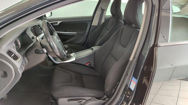 VOLVO V60 D2 1.6 Momentum