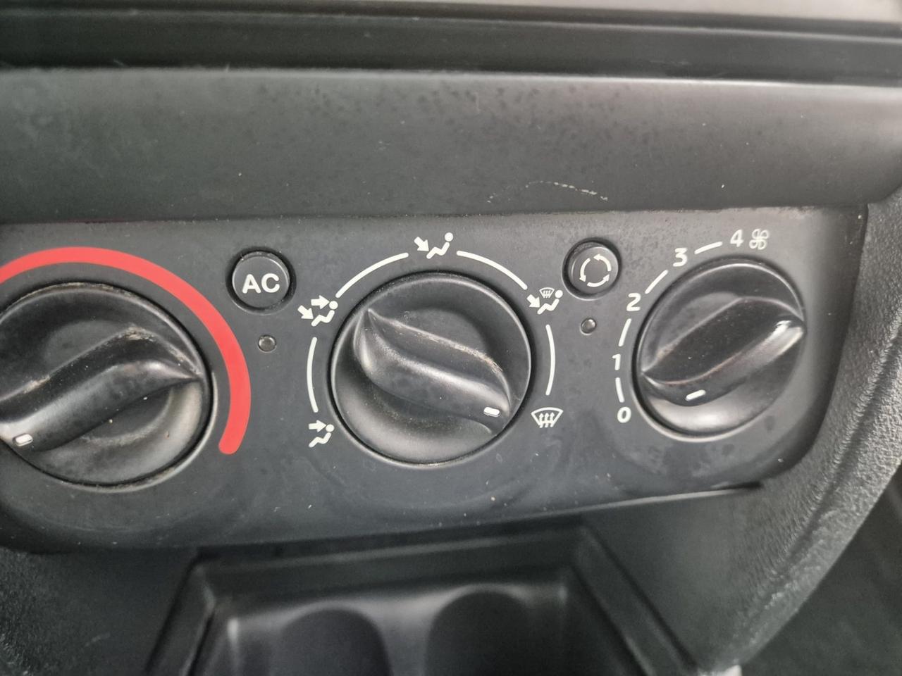 Renault Clio 1.2 cat 5 porte Confort Authentique