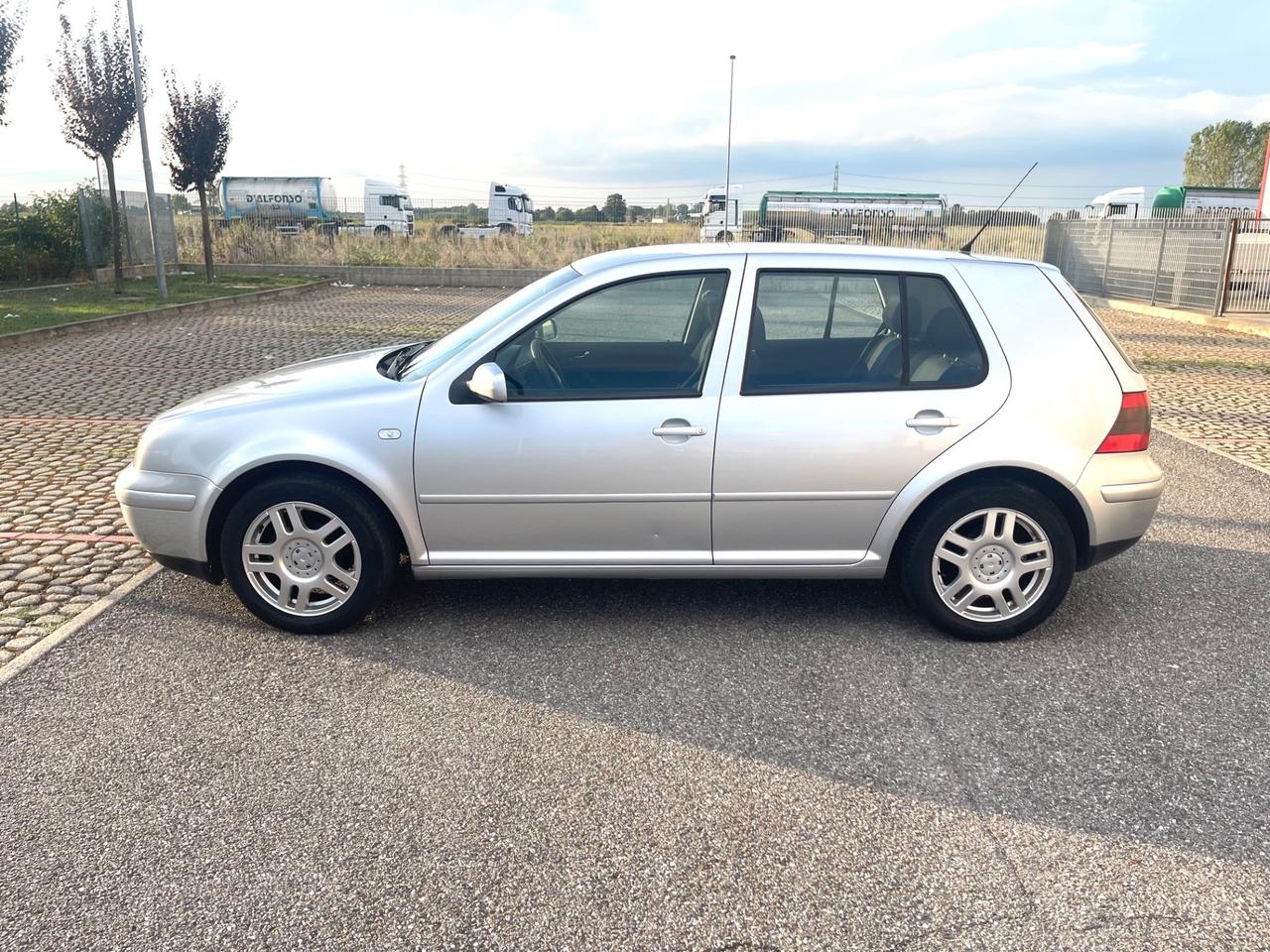 Volkswagen Golf 1.6 16V cat 5 porte Highline