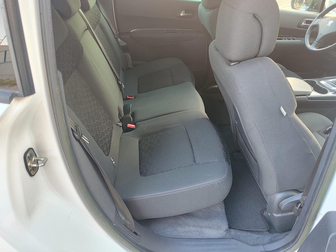 Peugeot 3008 1.6 HDi 115CV Active!!
