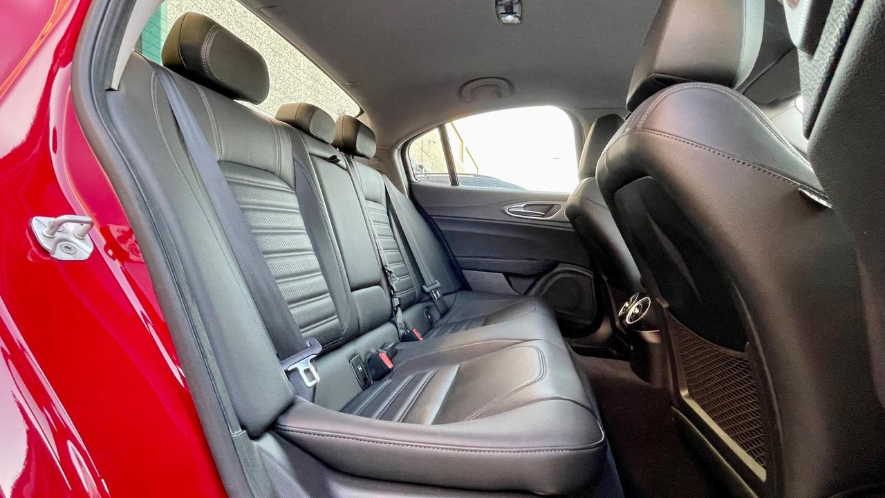 ALFA ROMEO GIULIA 2.2 Q4 VELOCE TURBODIESEL 210CV - SEDILI ELETTRICI IN PELLE RISCALDABILI, VOLANTE RISCALDATO, FULL LED