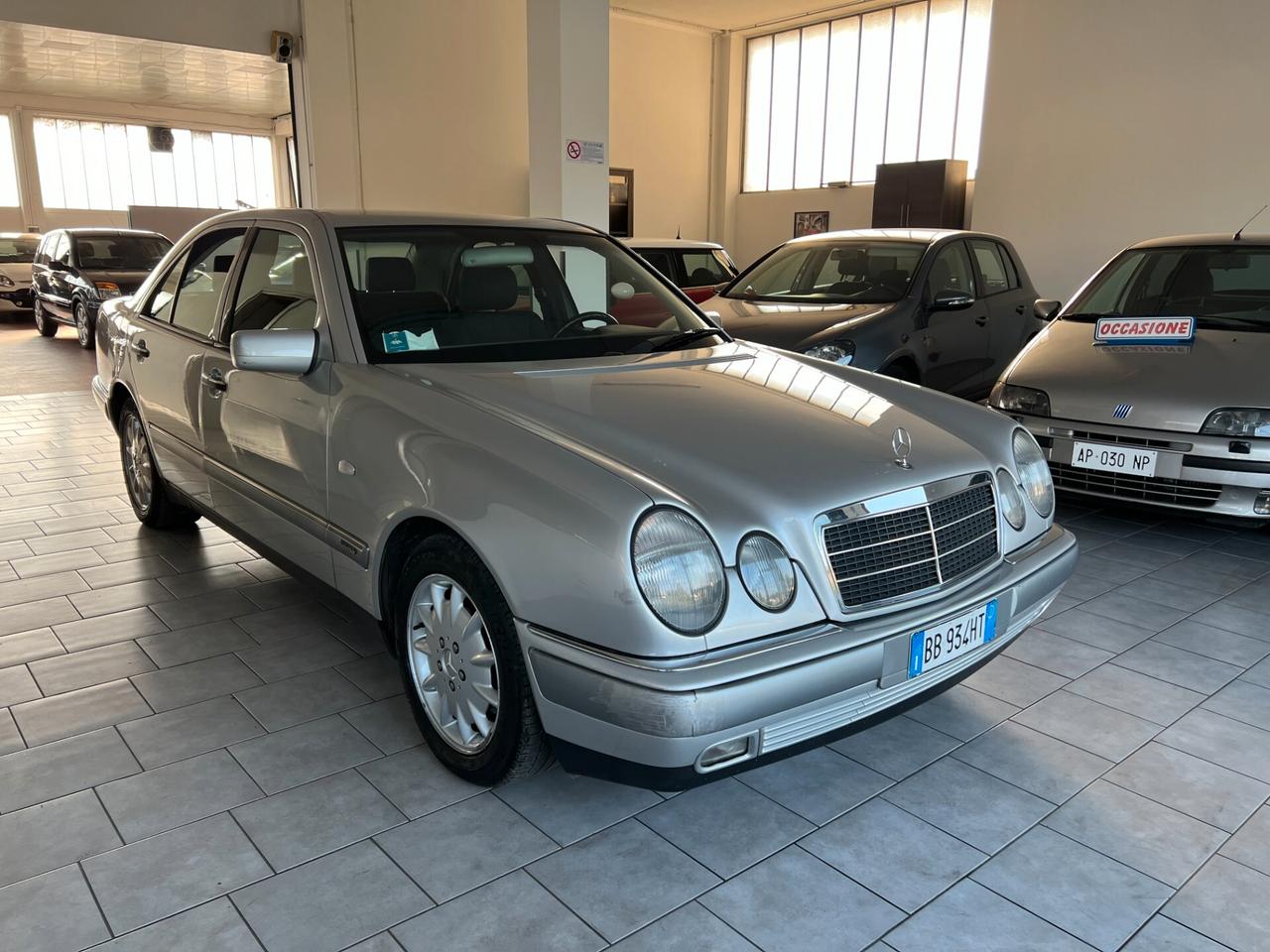 Mercedes-benz E 200 E 200 cat Elegance