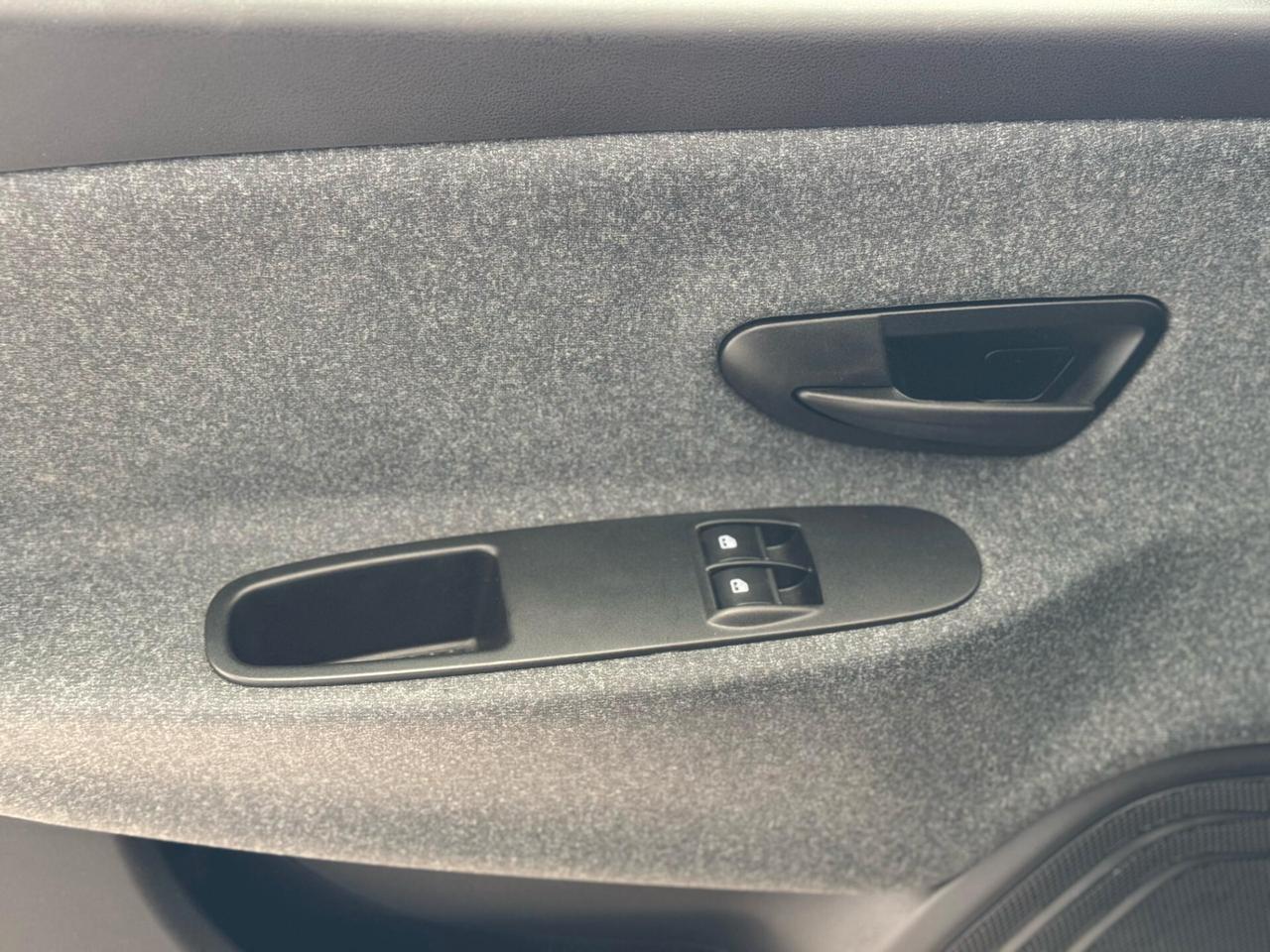 Lancia Ypsilon 1.0 FireFly 5 porte S&S Hybrid Silver