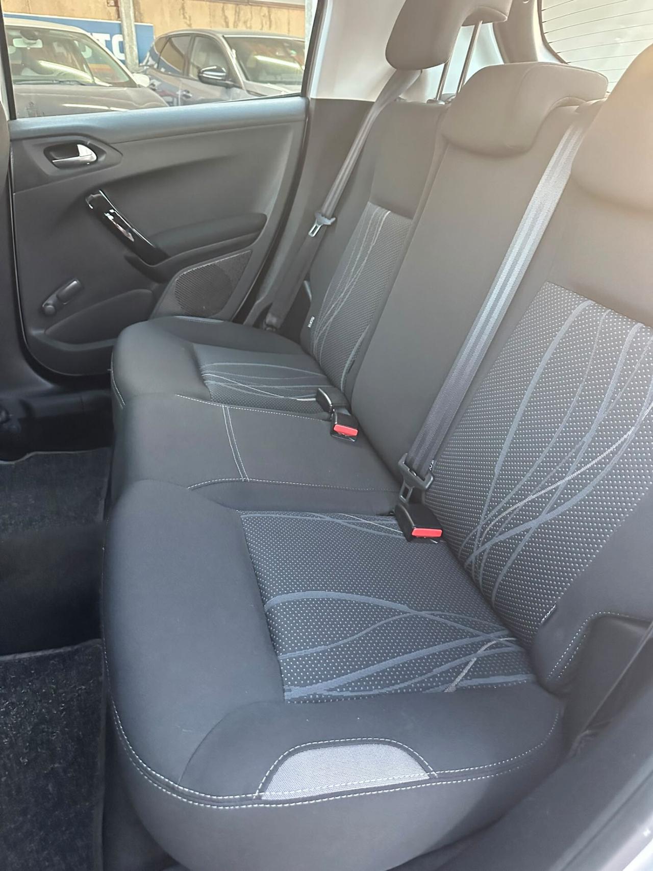 Peugeot 208 PureTech 82 5 porte Allure