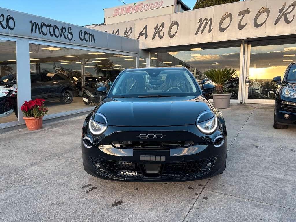 Fiat 600 Hybrid 110 CV DCT MHEV Icon 2025 KM 0 IVA ESPOSTA Tua a soli 209 Euro al mese