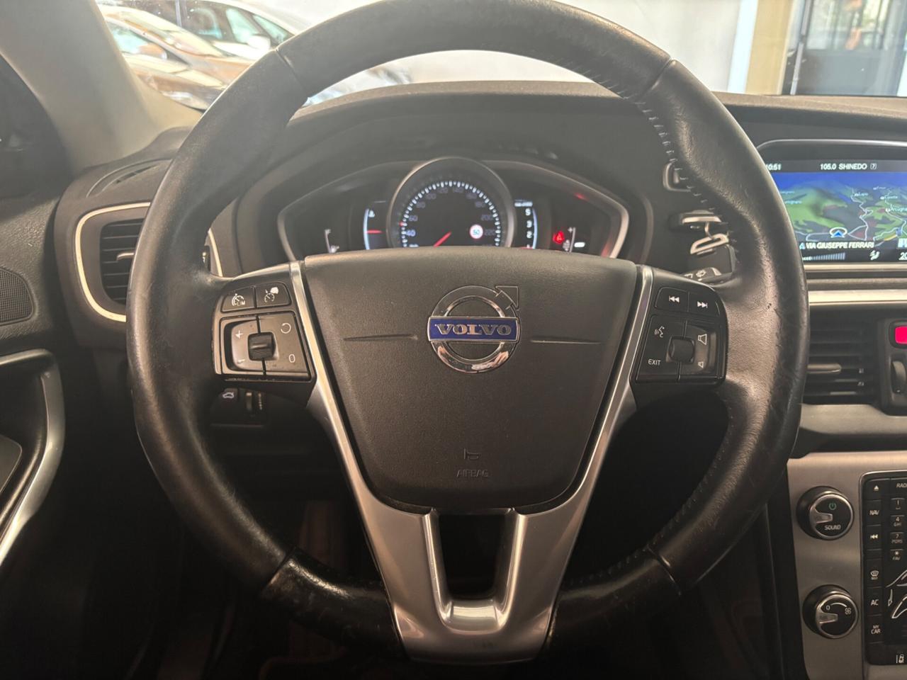 Volvo V40 D2 R-design EXPORT / COMMERCIANTI