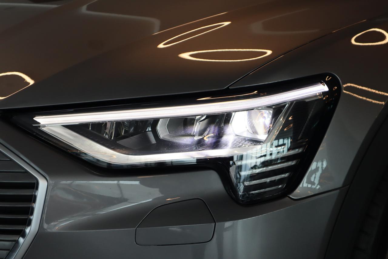 E Tron 55 408CV QUATTRO HUD 20"