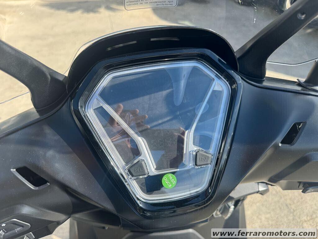 VOGE SR16 200 NUOVO PRONTA CONSEGNA A SOLI 28 EURO AL MESE