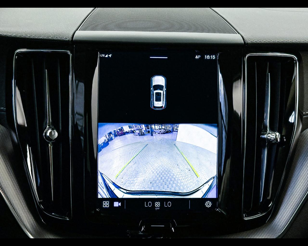 VOLVO XC60 (2017--->) - XC60 B4 (d) AWD Geartronic Inscription