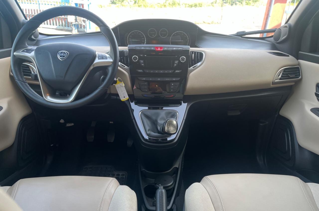 Lancia Ypsilon1.2 69CV Platinum-solo 32000Km-