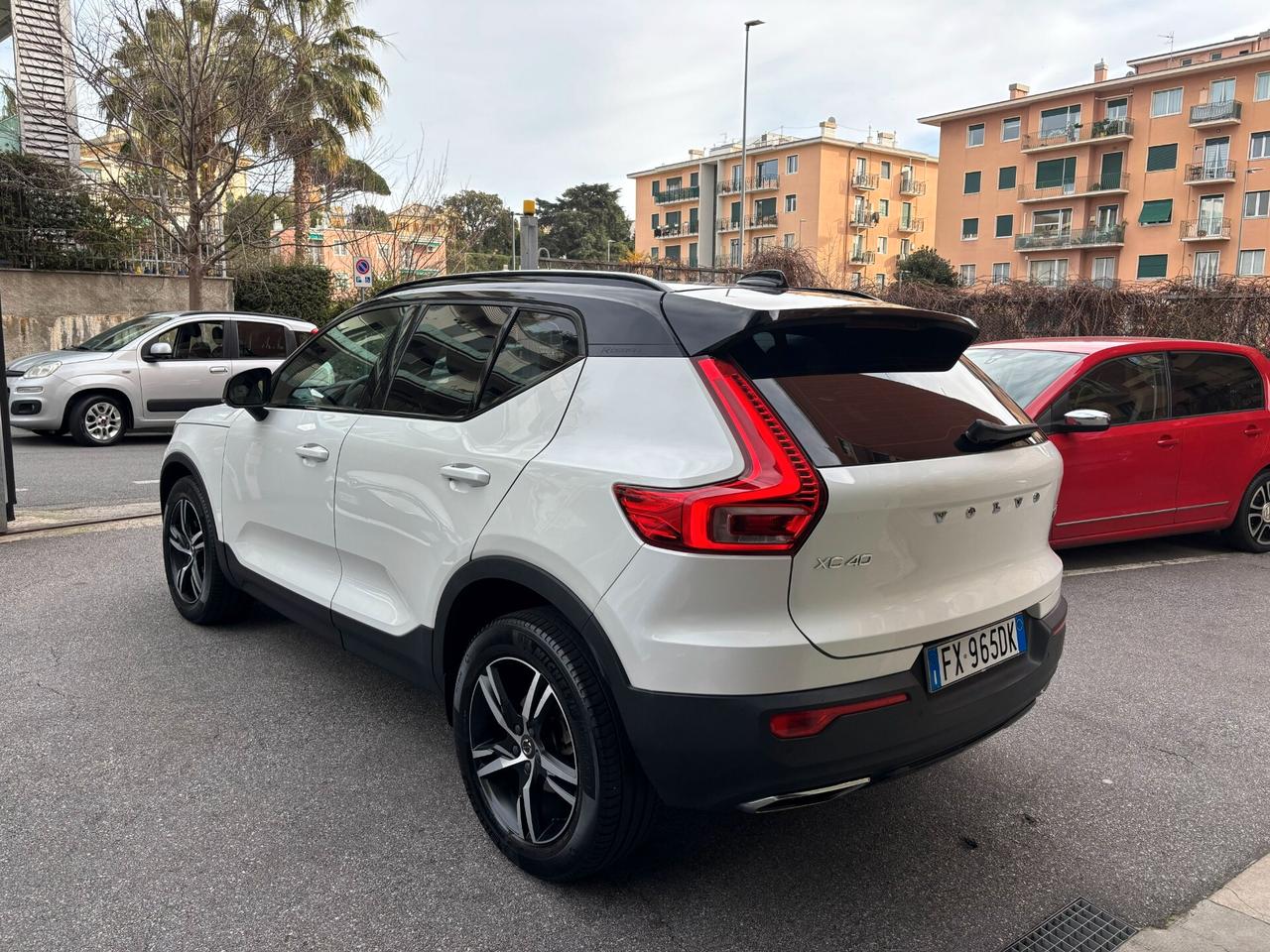 Volvo XC40 T3 R-design PREZZO REALE UNIPROPRIETARIO