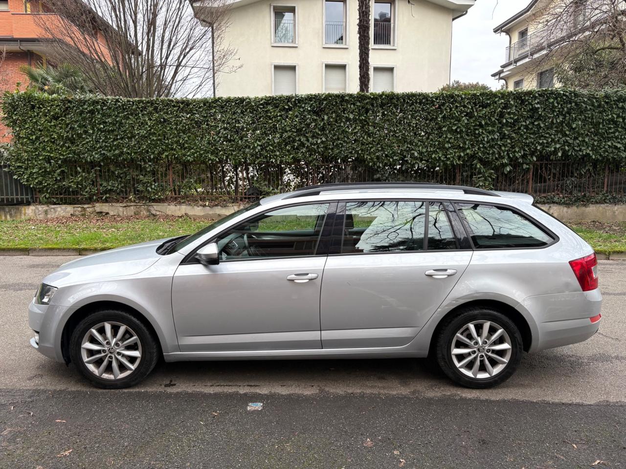 Skoda Octavia 1.6 TDI CR 105 CV DSG Wagon Elegance