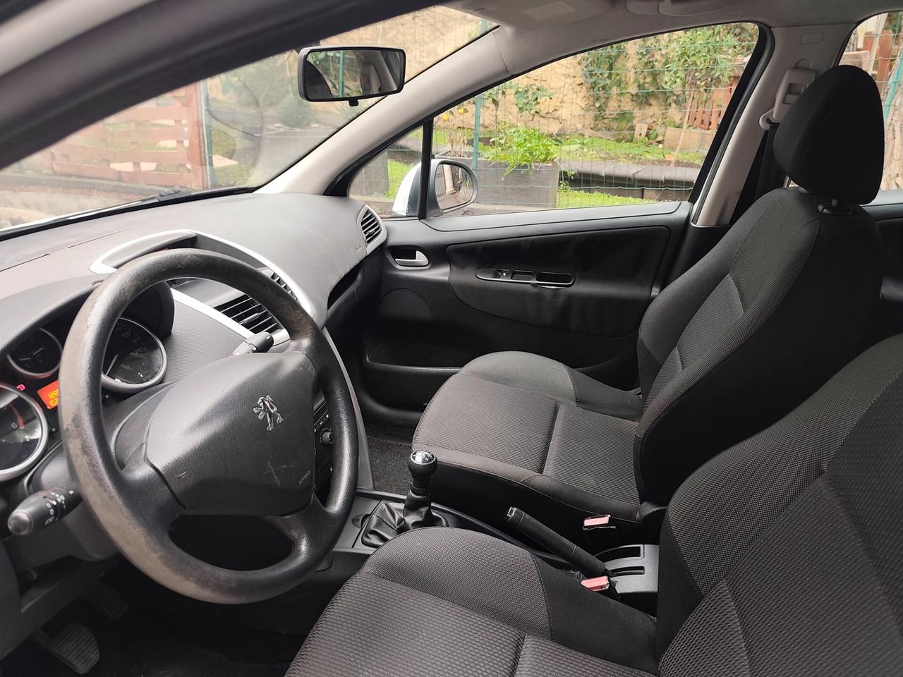 Peugeot 207 1.4 HDi 70CV 2013