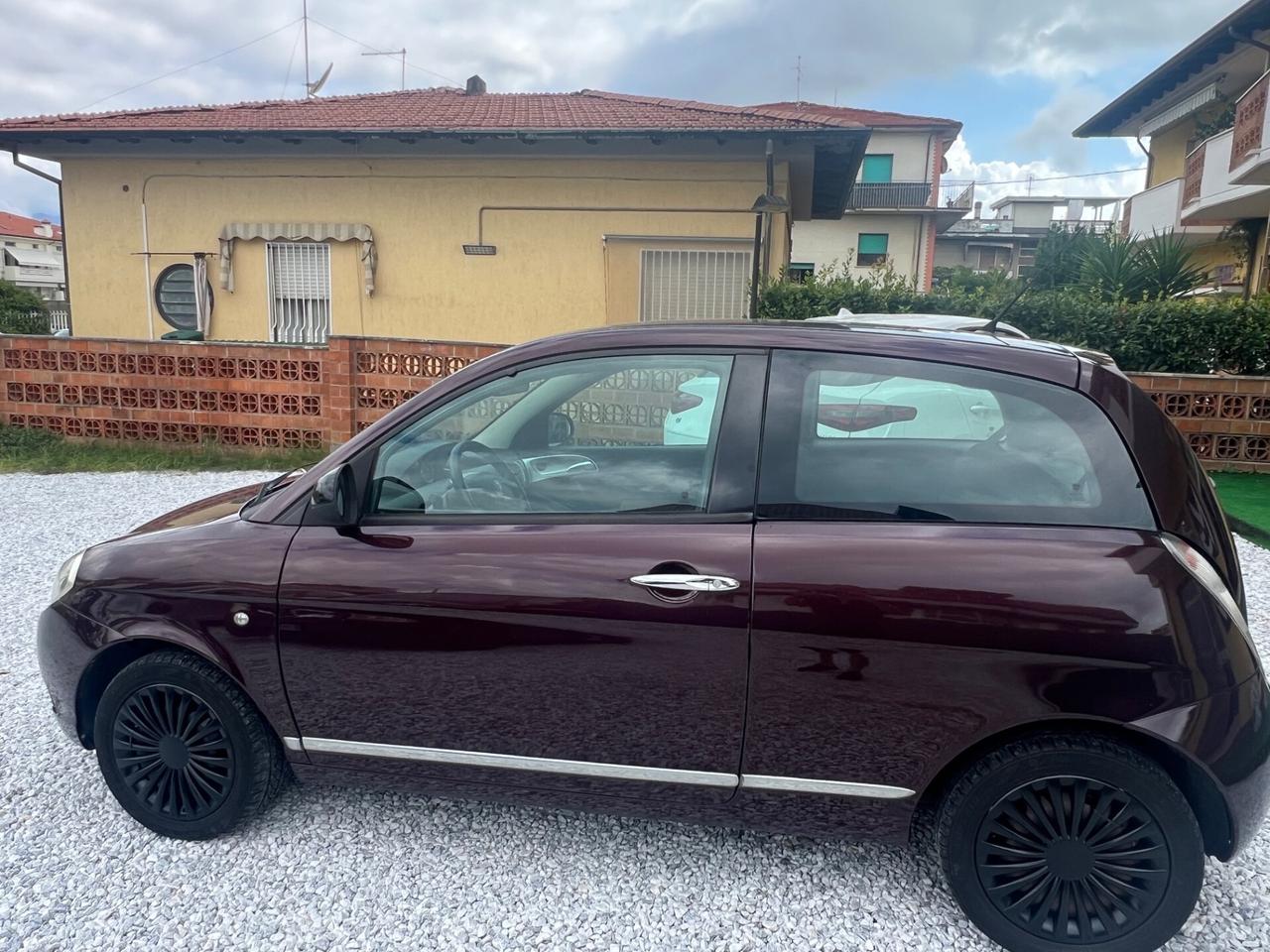 Lancia Ypsilon 1.2 69 CV Unyca