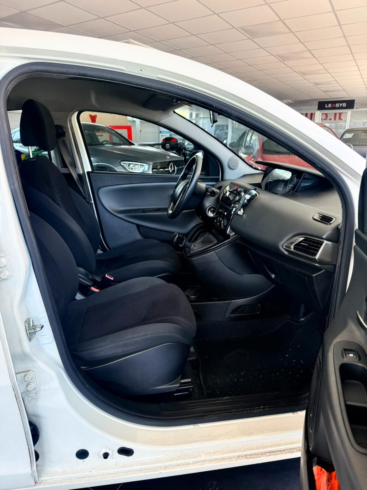 Lancia Ypsilon 1.2 69 CV 5 porte Gold