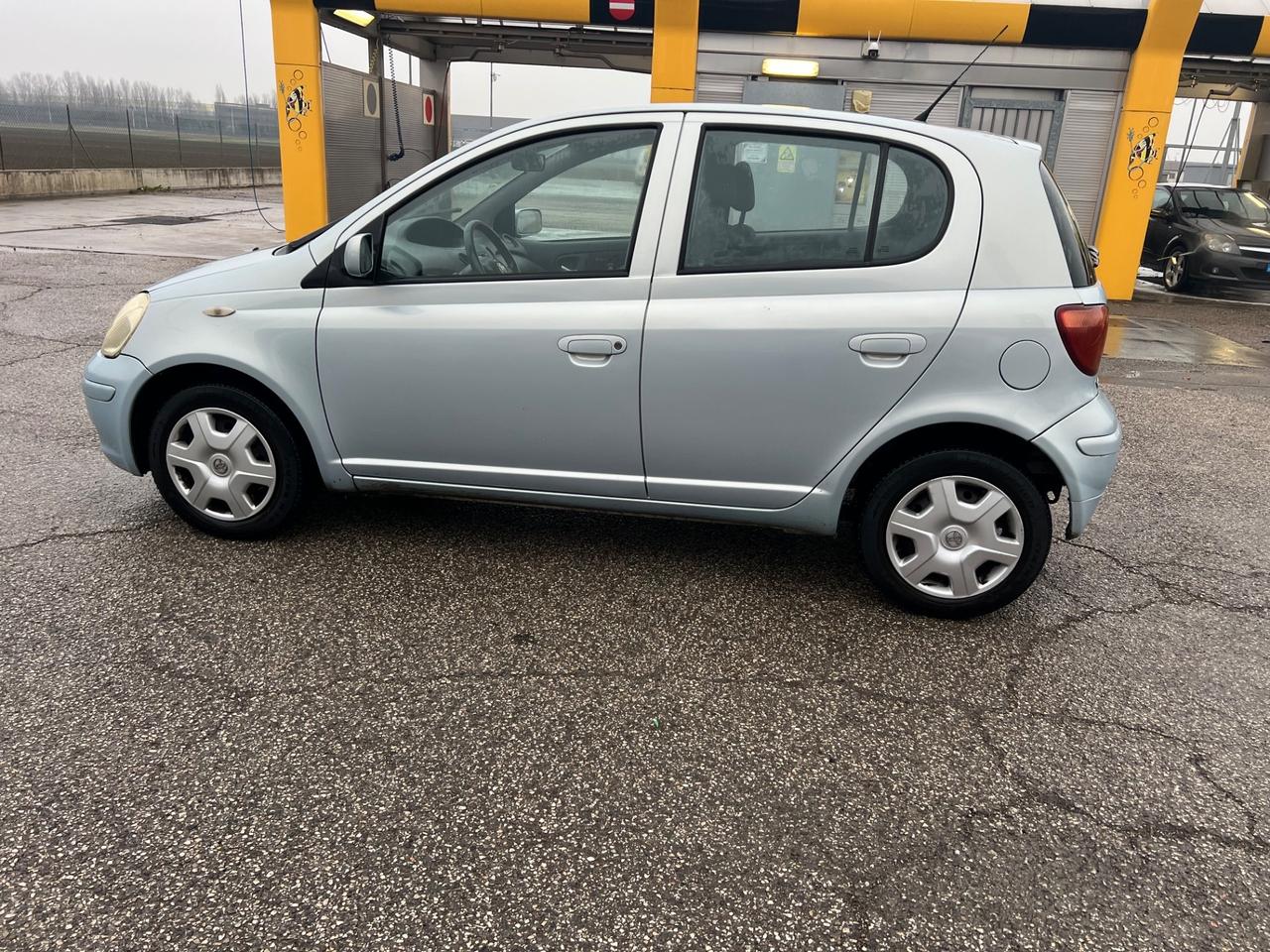 Toyota Yaris 1.0i 16V cat 5 porte