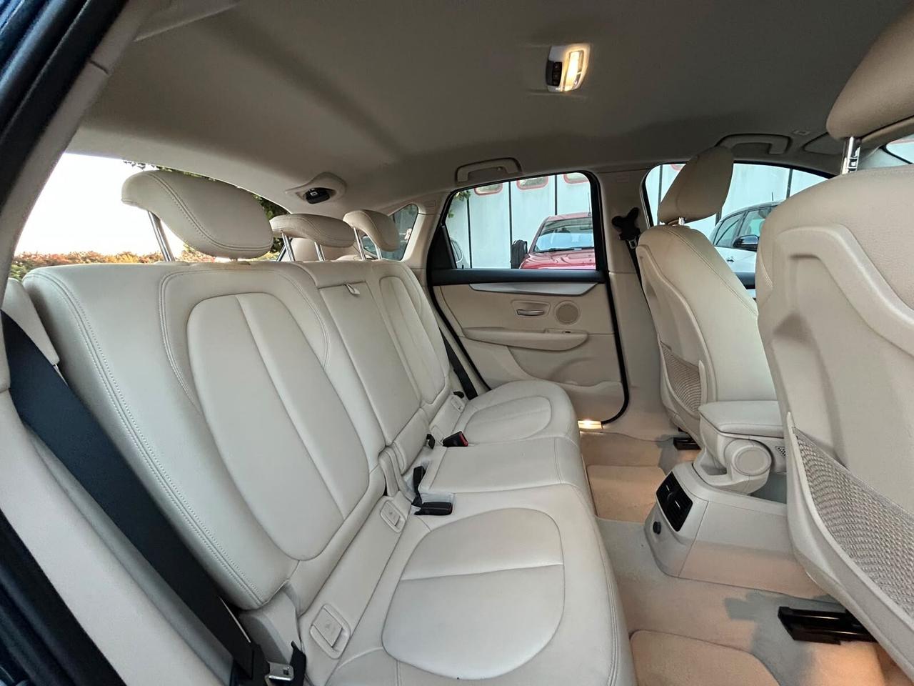 Bmw 216 218d Active Tourer Sport con cambio manuale