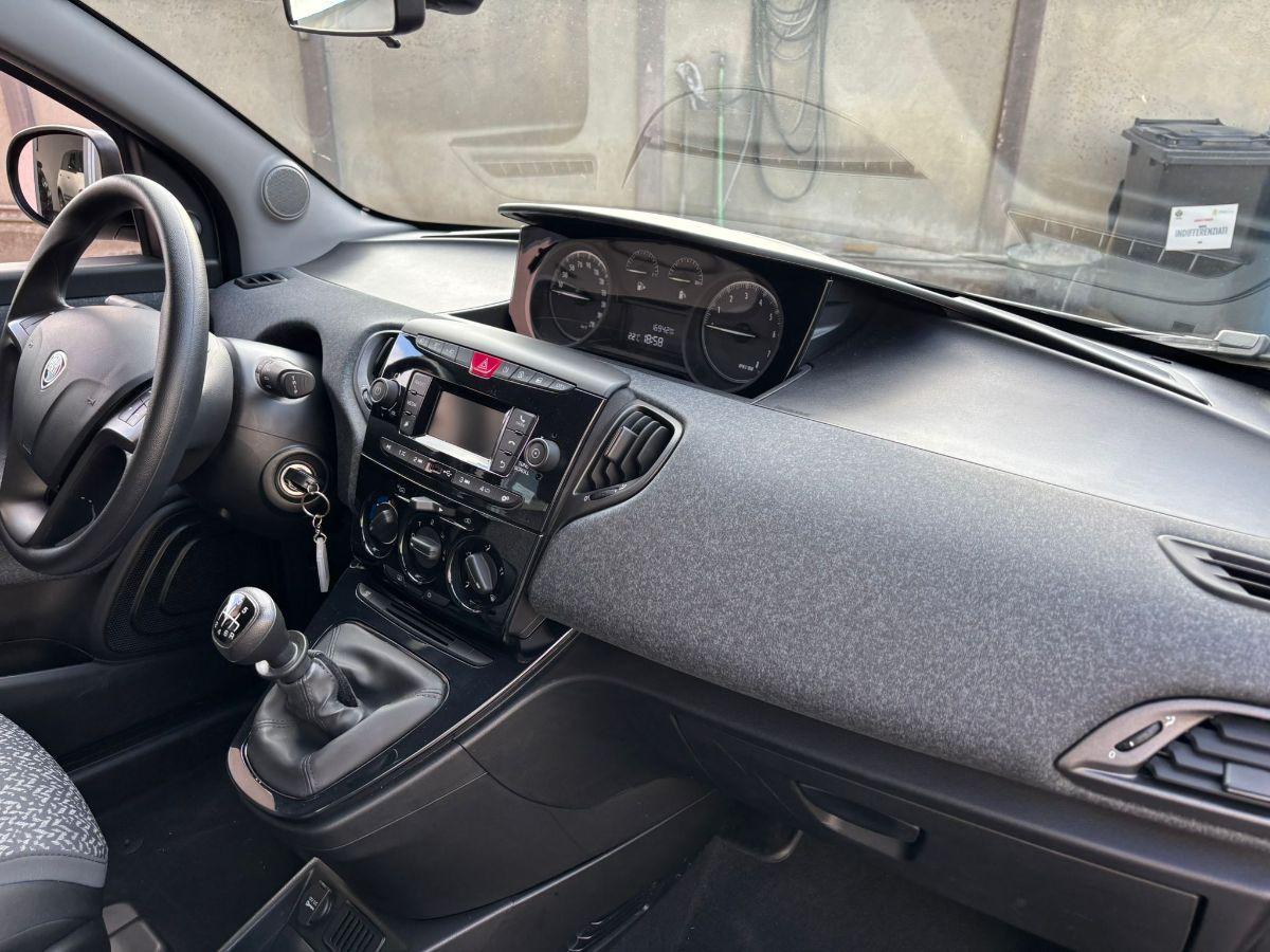 LANCIA Ypsilon 1.0 FireFly 5p S&S Hybrid Silver