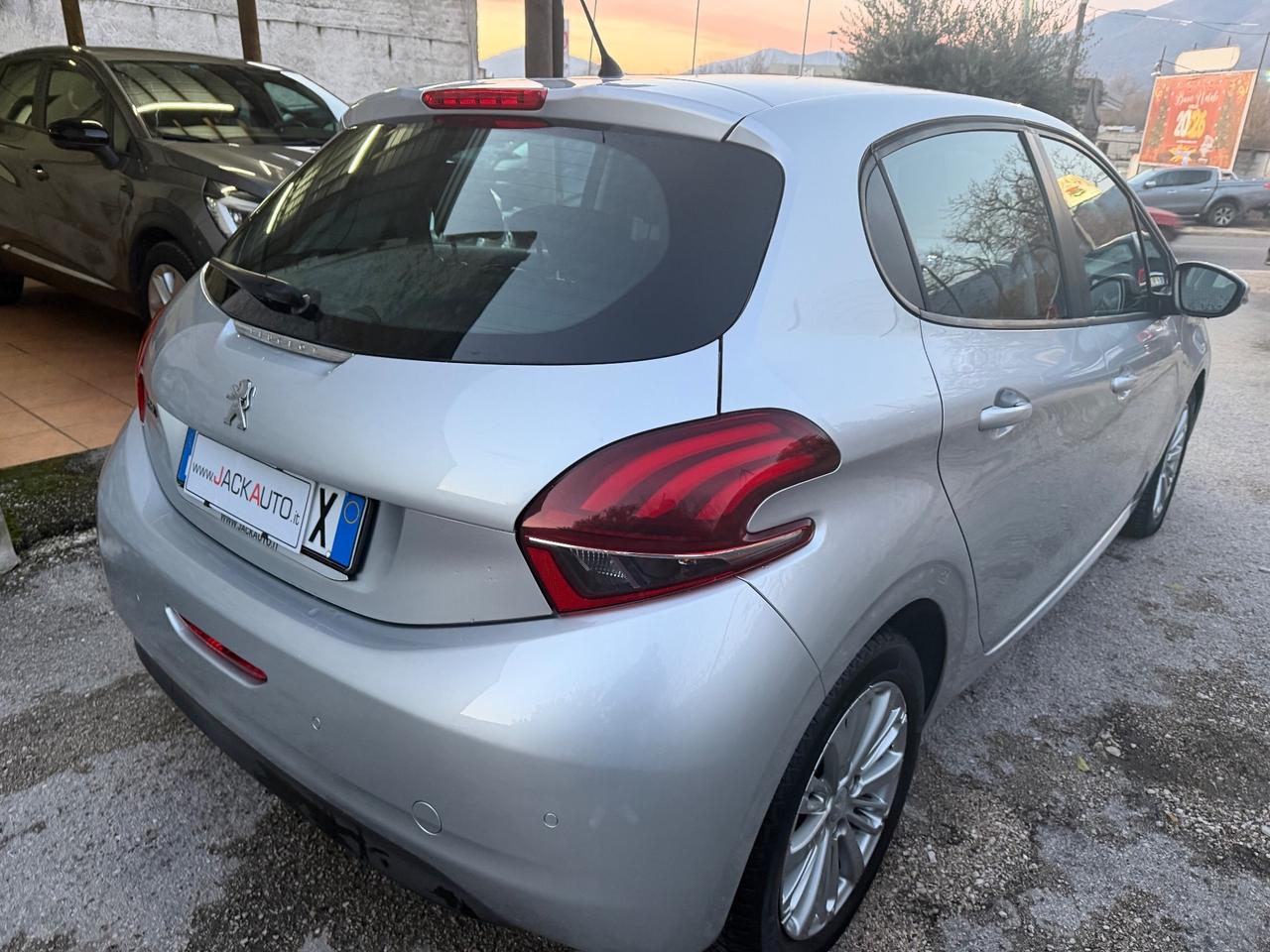 Peugeot 208 BlueHDi 75 5 porte Allure