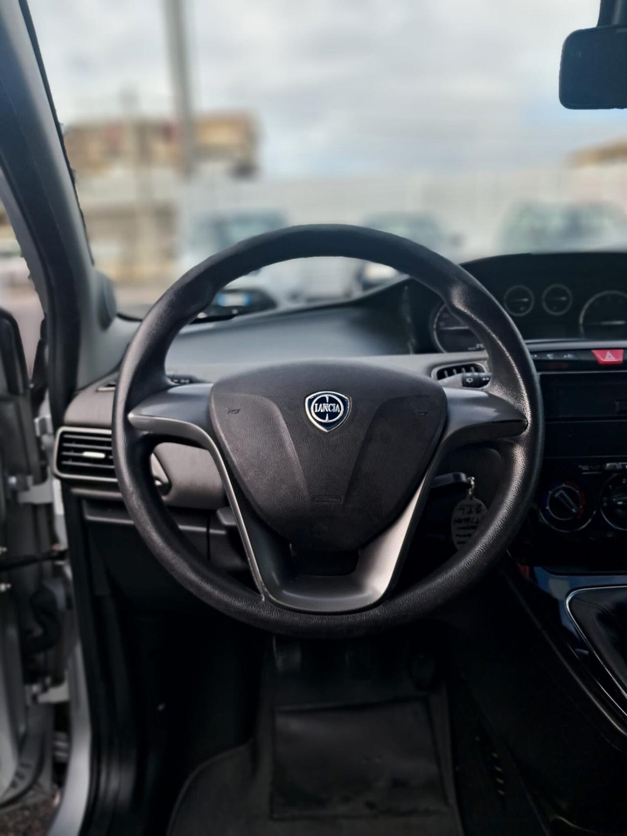 Lancia Ypsilon 1.2 69 CV 5 porte GPL Ecochic Silver