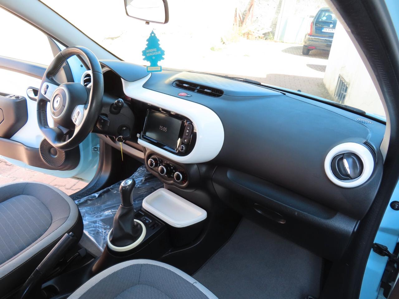 Renault Twingo 900 BENZ NAVI -CAMERA 77.000 KM CERT