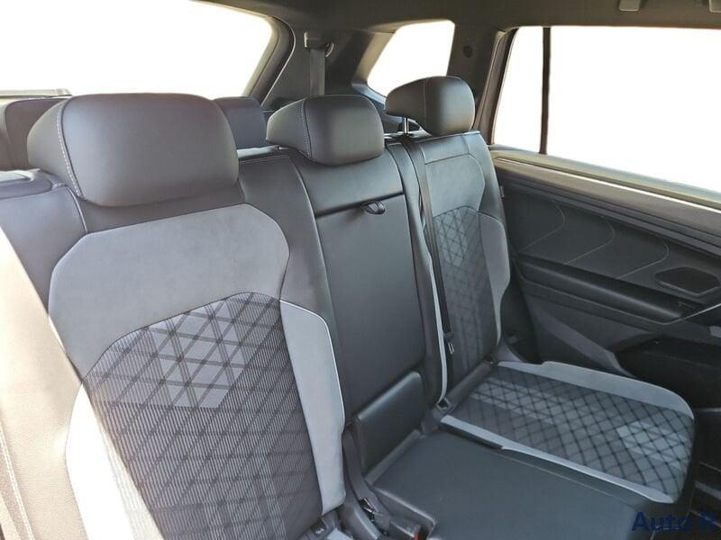 Volkswagen Tiguan Allspace 2.0 TDI SCR R-Line DSG 4MOTION