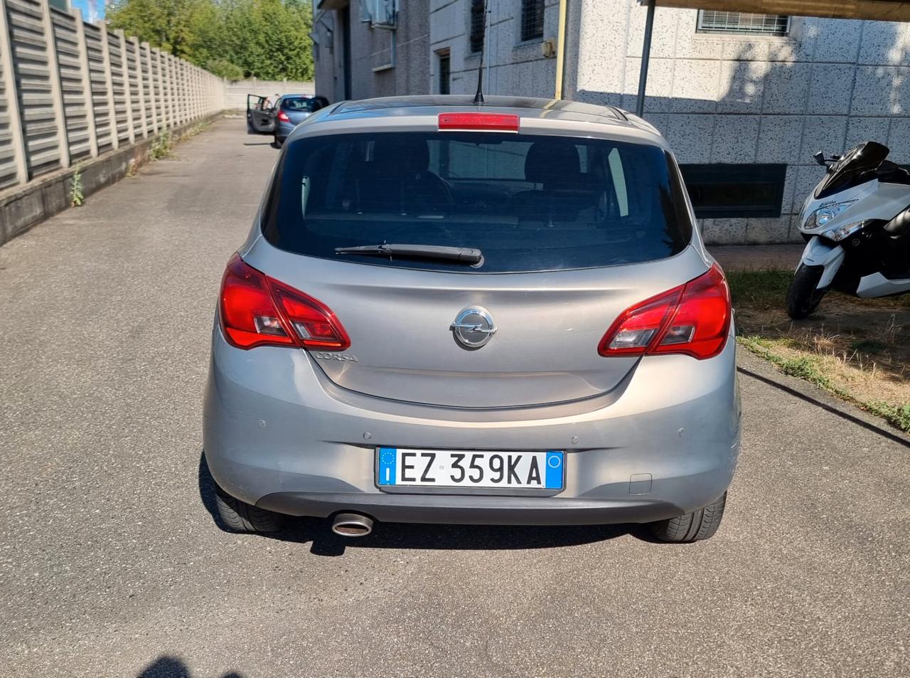 Opel Corsa 1.2 5 porte b-Color